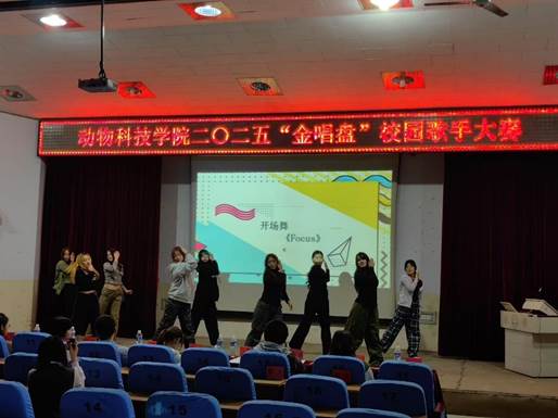 ​威廉体育校园歌手大赛展青春风采